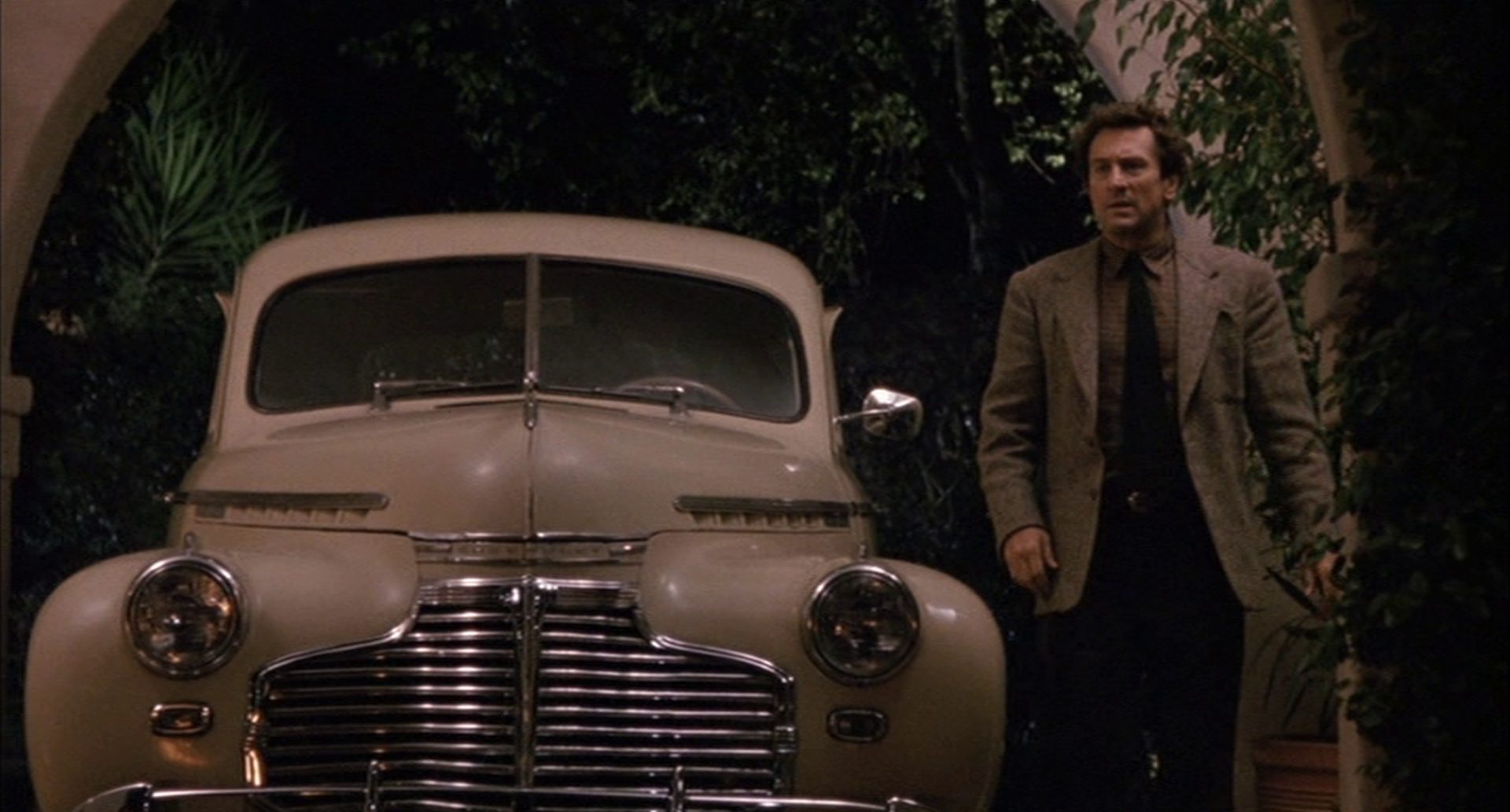 Robert De Niro als Hollywoodregisseur neben einem Fünfzigerjahre-Fahrzeug.